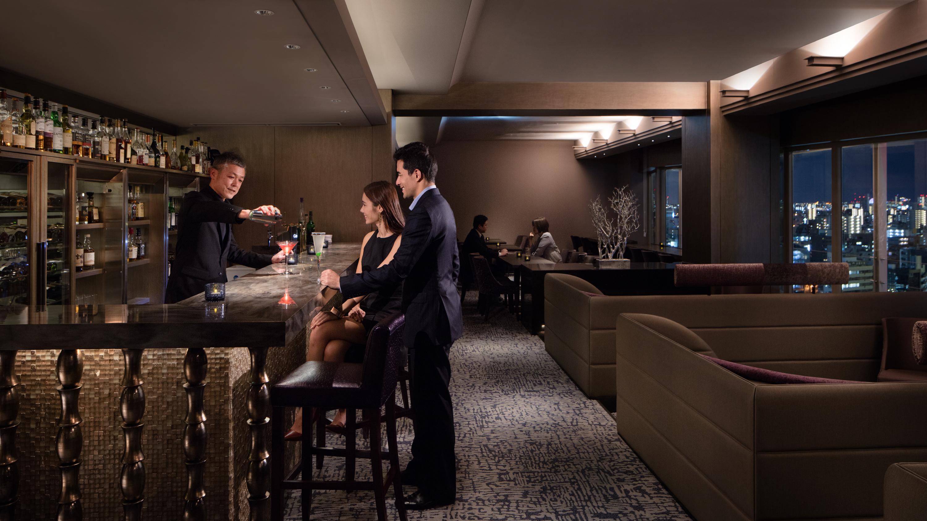 Hotel Courtyard By Marriott Shin-Osaka Station Exterior foto The bar at the club