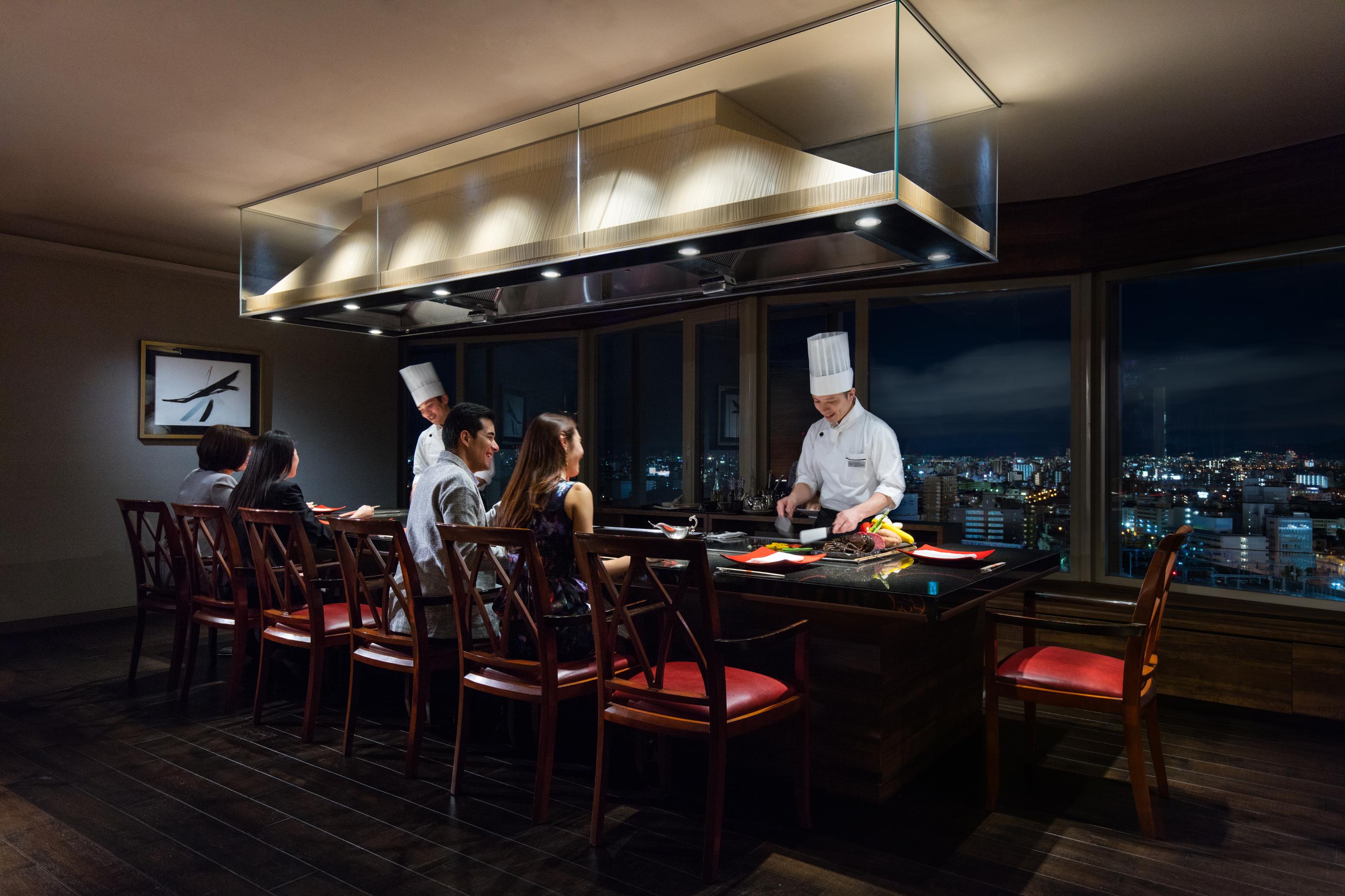 Hotel Courtyard By Marriott Shin-Osaka Station Exterior foto A private chef's table at the Mandarin Oriental Tokyo